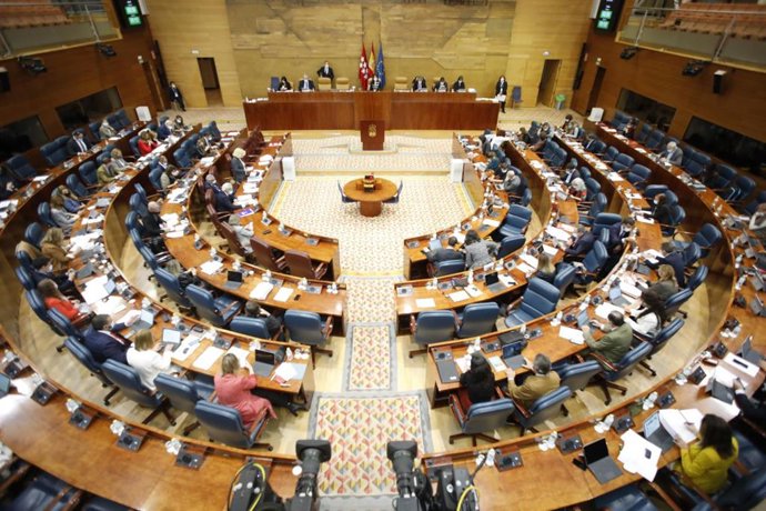 Vista general del hemiciclo de la Asamblea de Madrid, durante una sesión de control al Gobierno de la Comunidad de Madrid, en la Asamblea de Madrid, a 18 de noviembre de 2021, en Madrid (España). El Pleno de la Asamblea de Madrid de este jueves centra s