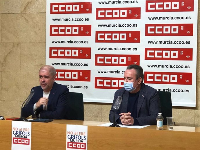 El secretario general de la Confederación Sindical de CCOO, Unai Sordo, junto a Santiago Navarro, secretario general de CCOO en la Región.