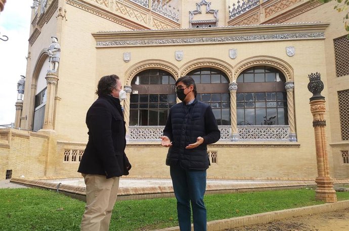 El portavoz de Cs en el Ayuntamiento, Álvaro Pimentel, con el concejal de la formación Lorenzo López.