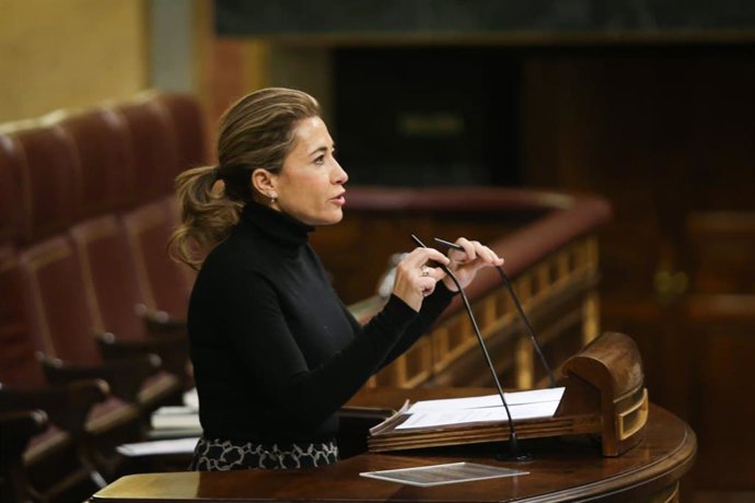 La ministra de Transportes, Movilidad y Agenda Urbana, Raquel Sánchez, en una interpelación dirigida por el PP sobre el transporte por carreteras