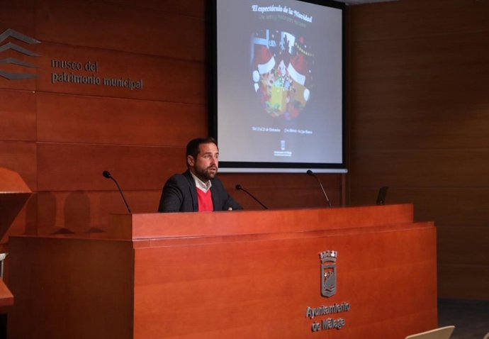 El concejal delegado de Educación, Juventud y Fomento del Empleo, Luis Verde, en rueda de prensa