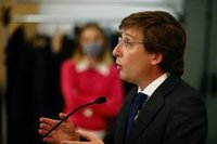 Almeida pide a Ortega Smith que "deje de hacer la cobra" y cree que "si se sienta y negocia, aprueba los Presupuestos"