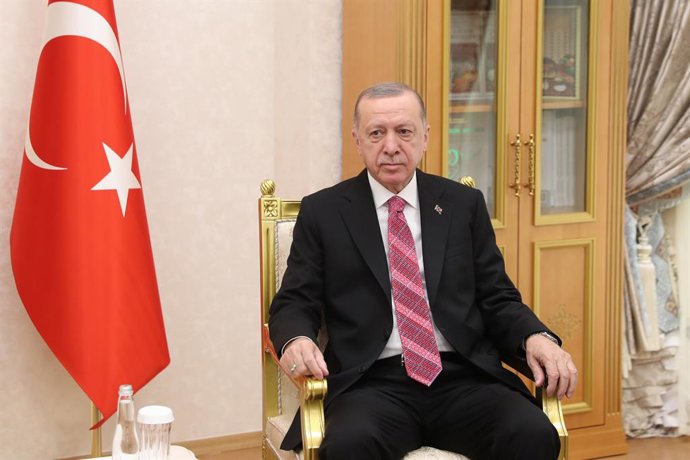 HANDOUT - 28 November 2021, Turkmenistan, Ashgabat: Turkish President Recep Tayyip Erdogan attends a meeting with Iranian President Ebrahim Raisi (not pictured) on the sidelines of the 15th Summit of Economic Cooperation Organization. Photo: -/Iranian P