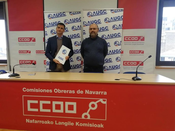 El Secretario General de la AUGC, Juan Fernández, en una rueda de prensa en la que ha comparecido junto con el representante de la AUGC en Navarra, Miguel Gutiérrez