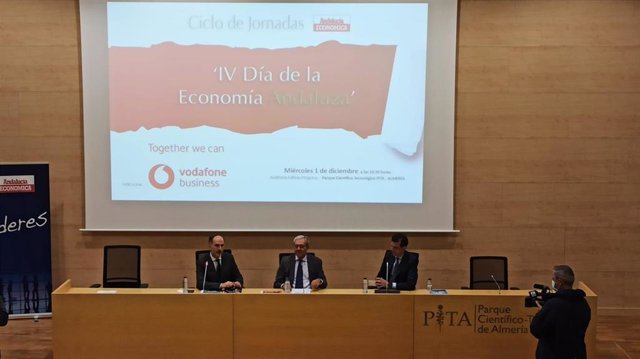Velasco interviene en las jornadas en el PITA de Almería