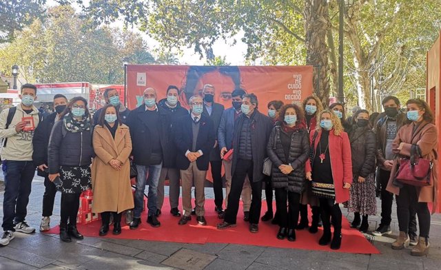 El delegado de Bienestar Social del Ayuntamiento de Sevilla, Juan Manuel Flores, en la presentación de la nueva campaña con motivo del Día Internacional contra el sida.