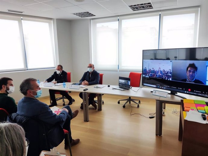 Barriga (izda) y Latorre en el Taller de la Teoría del Cambio sobre Cuidados de Larga Duración.