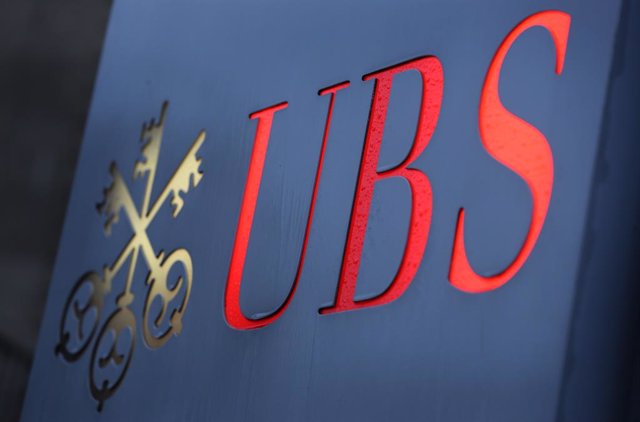Archivo - FILED - 04 December 2012, North Rhine-Westphalia, Duesseldorf: A general view of the Swiss bank UBS displayed in front of branch in Duesseldorf. Major wealth manager UBS saw its profit rise by 40 per cent to 1.6 billion dollars in the first quar