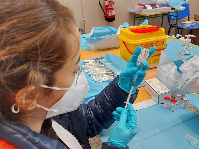 Jornada de vacunación de refuerzo contra la COVID-19 para vacunados con Janssen en el área sanitaria V (Gijón).