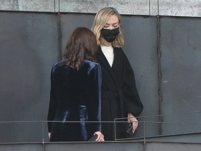 Marta Ortega Junto A La Alcaldesa De A Coruna Ines Rey  Entran A La Exposicion De Peter Lindberg  En A Coruña