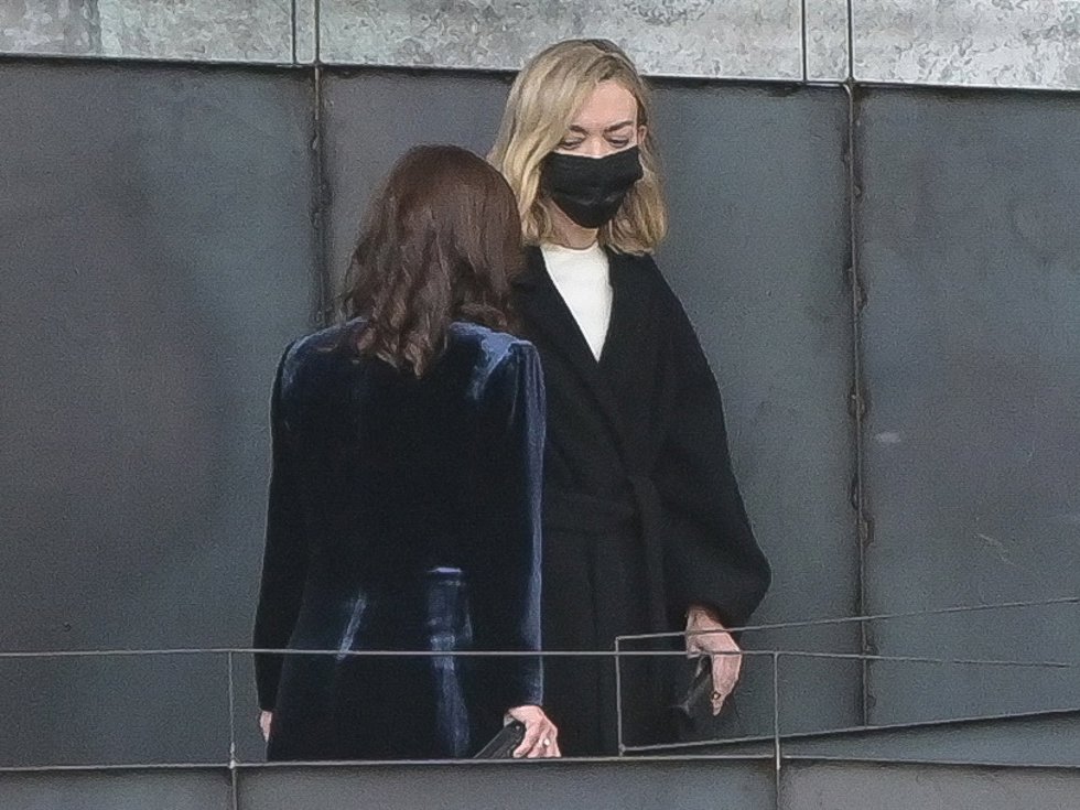 Marta Ortega Junto A La Alcaldesa De A Coruna Ines Rey  Entran A La Exposicion De Peter Lindberg  En A Coruña