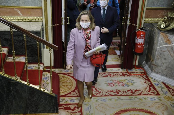 La vicepresidenta primera y ministra de Asuntos Económicos y Transformación Digital, Nadia Calviño, en una sesión plenaria, en el Congreso de los Diputados, a 1 de diciembre de 2021, en Madrid, (España). Durante el pleno, el Ejecutivo central debe respo