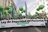 Foto: SATSE reúne casi a 1.000 sanitarios para protestar ante el Congreso: "La Sanidad está rota. No queremos palabras huecas"