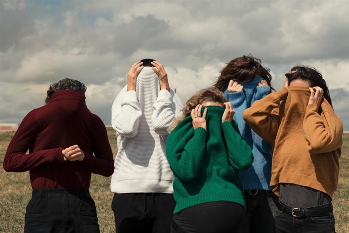 Imagen del espectáculo 'Habitació 11: La Honte', de la coreógrafa Lisi Estaras, y protagonizado por la compañía Hotel Colectivo Escénico.