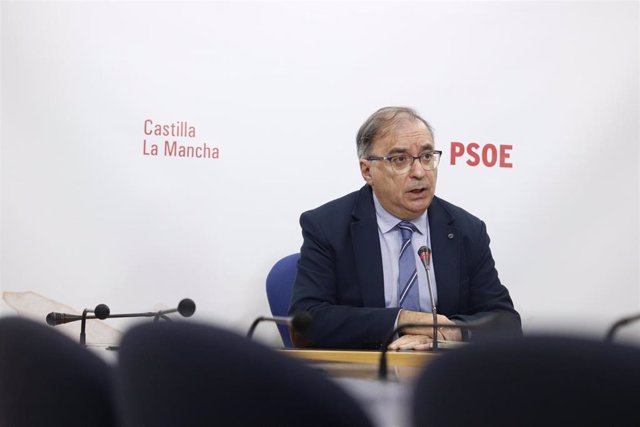 El presidente del grupo socialista en las Cortes de Castilla-La Mancha, Fernando Mora