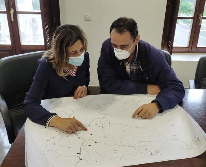 Foto de archivo de una reunión mantenida por la alcaldesa, Gema Perojo, y el director de Medioambiente Consulting, Luis Alberto San Román