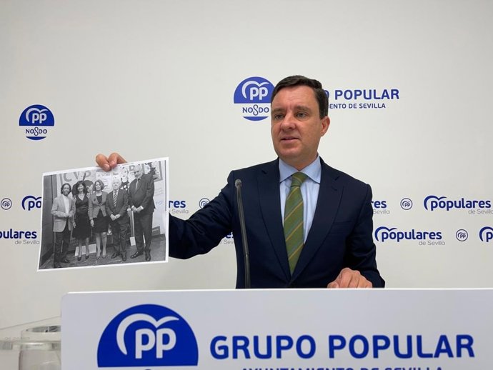 Juan de la Rosa en su rueda de prensa