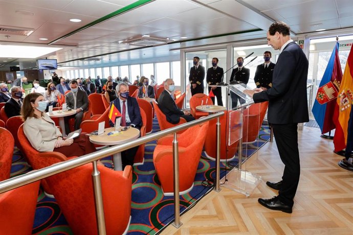 Fred. Olsen presenta el nuevo trimarán Bañaderos Express