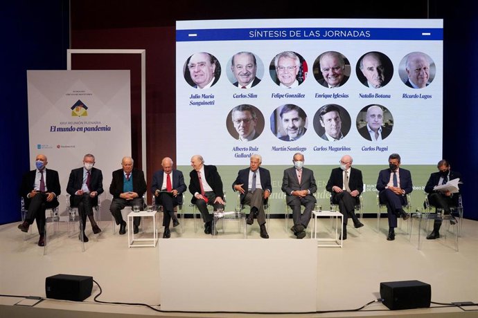 (I-D) El periodista Carlos Pagni; el exministro de Justicia Alberto Ruiz-Gallardón; exsecretario general iberoamericano Enrique Iglesias; el expresidente chileno Ricardo Lagos; el expresidente de Uruguay Julio María Sanguinetti; el expresidente del Gobi