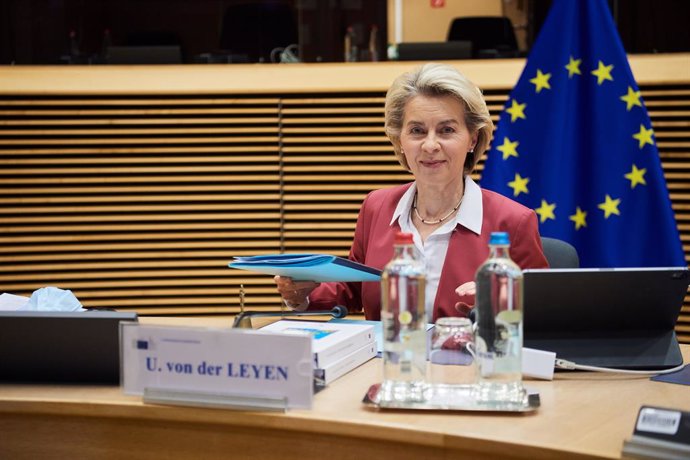 HANDOUT - 01 December 2021, Belgium, Brussels: Ursula von der Leyen, President of the European Commission, arrives for the weekly meeting of the EU Commission. Photo: Dati Bendo/European Commission/dpa - ATTENTION: editorial use only and only if the cre