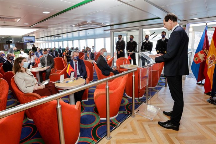 Fred. Olsen presenta el nuevo trimarán Bañaderos Express