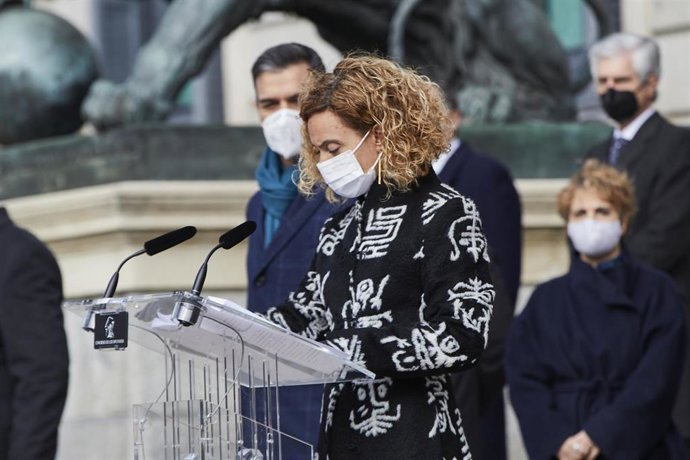 Archivo - La presidenta del Congreso de los Diputados, Meritxell Batet, interviene, junto al presidente del Gobierno, Pedro Sánchez (d), en el acto institucional por el Día de la Constitución en el Congreso