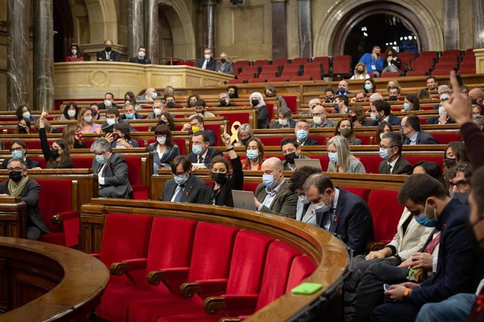 Bancada socialista en el Parlament de Cataluña, durante una sesión plenaria en la Cámara catalana