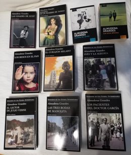 Diversos libros de la escritora Almudena Grandes.