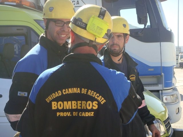 Efectivos del Grupo de Localización y Rescate del Consorcio de Bomberos de Cádiz.