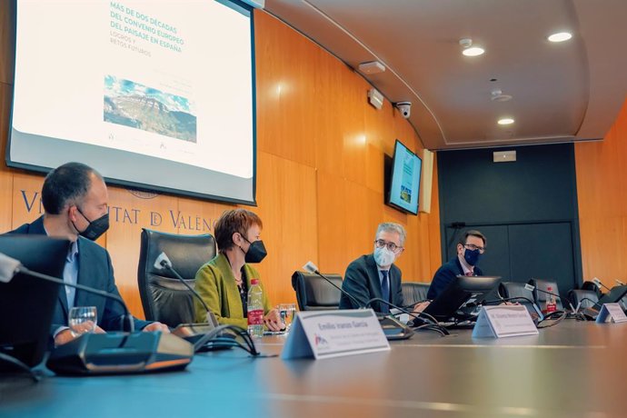 Arcadi España intervé en un seminari en la UV amb la rectora, Mavi Mestre