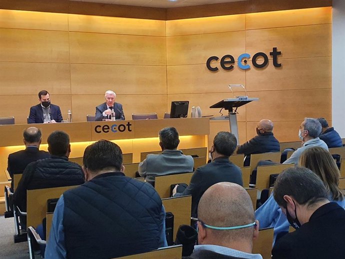 Momento de la Junta Directiva de Cecot.