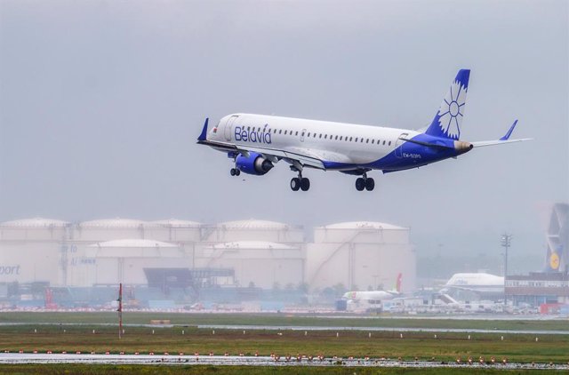 Archivo - 26 May 2021, Hessen, Frankfurt_Main: An aircraft of the Belarusian airline Belavia lands at Frankfurt Airport. Many European countries have closed their airspace to the airline after Belarusian authorities had forced a Ryanair plane, on its way 
