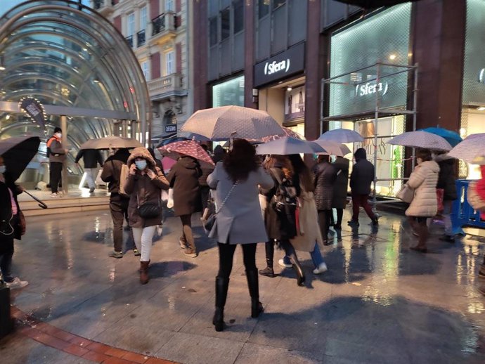 Día muy lluvioso en el centro de Bilbao