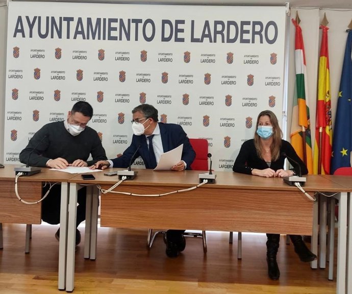 Ejecutivo regional resuelve la discriminación con Lardero y financia gastos de personal de 2 trabajadoras sociales