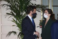 Rajoy logra la 'foto' de Casado y Ayuso, que charlan brevemente, tras 40 días sin coincidir en plena crisis interna