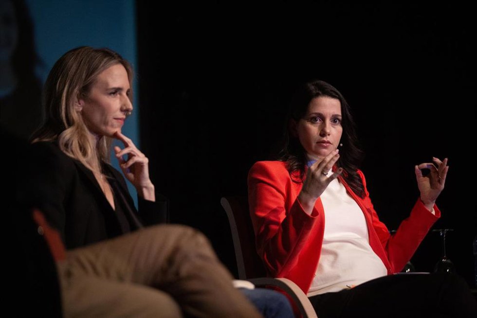 La presidenta de Cs, Inés Arrimadas, el miércoles 1 de diciembre de 2021 en el acto 'Constitución, universidad y convivencia' organizado por el Centro Libre Arte y Cultura (CLAC) y la plataforma estudiantil S'ha Acabat!