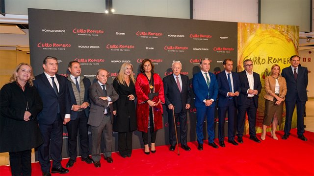 Asistentes al estreno de la película 'Curro Romero, maestro del tiempo' en Sevilla