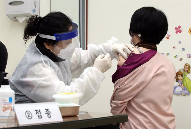 Archivo - Vacunación contra el coronavirus en Corea del Sur