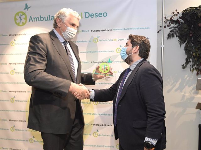 El presidente de la Comunidad, Fernando López Miras, con Fernando Romay