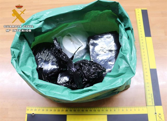 La Guardia Civil de Albacete detiene a dos personas por un delito contra la salud pública y les intervienen 684 gramos de cocaína