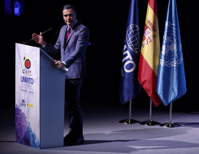 El presidente del Gobierno, Pedro Sánchez, interviene en la segunda jornada de la 24 Asamblea General de la Organización Mundial del Turismo, en el Marriott Auditorium de Madrid, a 2 de diciembre de 2021, en Madrid (España). Madrid acoge del 1 al 3 de 