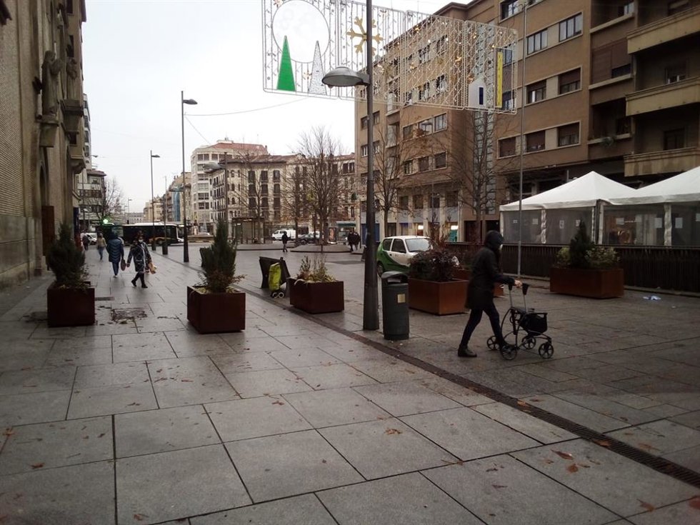 Jardineras en la avenida Carlos III de Pamplona.