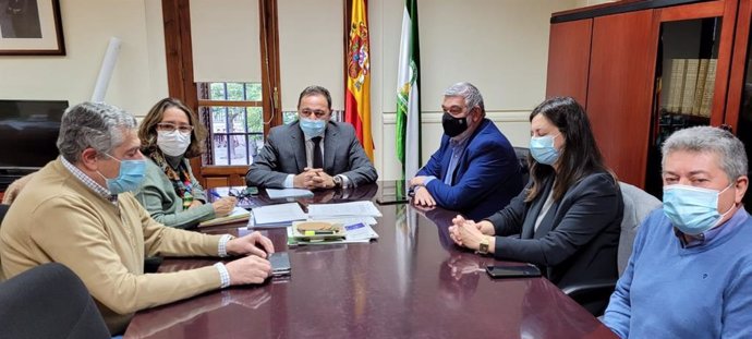 Reunión entre los responsables autonómicos y los representantes municipales