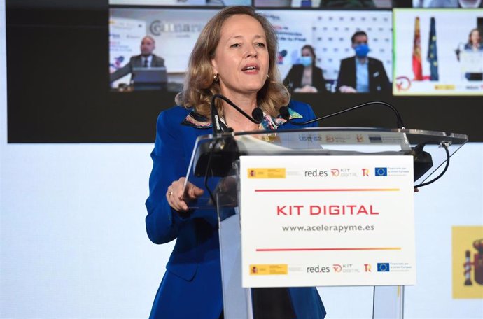 La vicepresidenta primera y ministra de Asuntos Económicos, Nadia Calviño, interviene en la presentación del Kit Digital, en Ifema Madrid, a 24 de noviembre de 2021, en Madrid (España). 