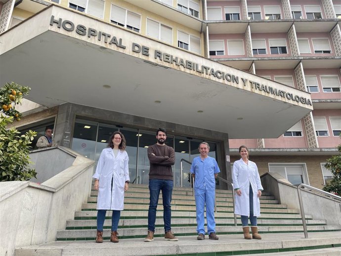 La Unidad de Medicina Física y Rehabilitación del Hospital Universitario Virgen del Rocío ha presentado un estudio sobre pacientes con necesidades de movilidad durante su estancia en la UCI por neumonía provocada por el covid.