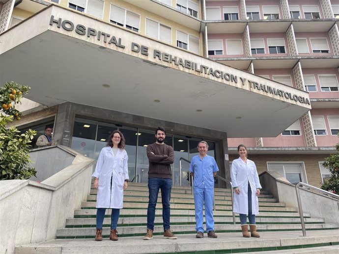 La Unidad de Medicina Física y Rehabilitación del Hospital Universitario Virgen del Rocío ha presentado un estudio sobre pacientes con necesidades de movilidad durante su estancia en la UCI por neumonía provocada por el covid.