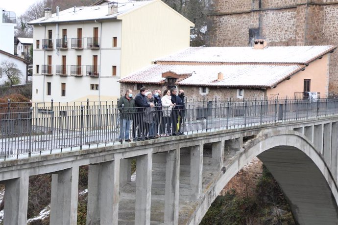 Compromiso del Gobierno de La Rioja en la rehabilitación del puente de Ortigosa de Cameros tras años de olvido