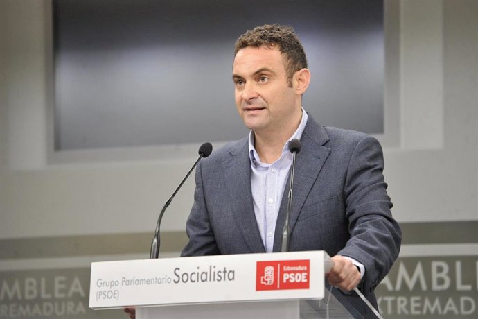 El diputado socialista Jorge Amado valora los datos del paro.