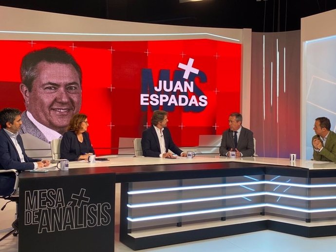 El secretario general del PSOE-A, Juan Espadas, en una entrevista en Canal Sur Televisión este jueves.