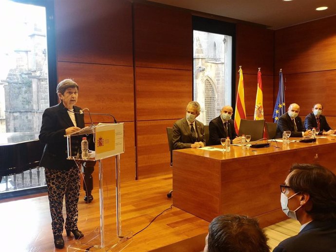 La delegada del Gobierno en Catalunya, Teresa Cunillera, con subdelegados en la conmemoración del 43 aniversario de la Constitución.